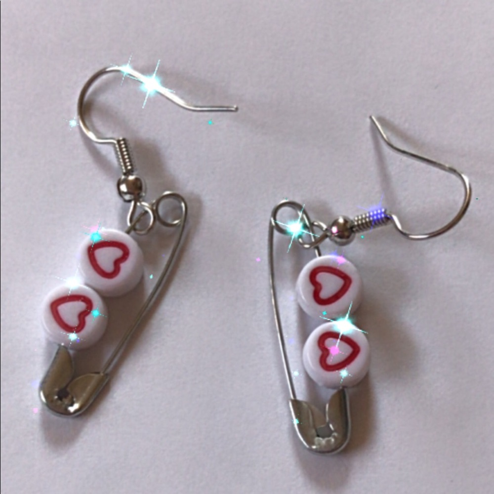 safety pin “<3” earringz